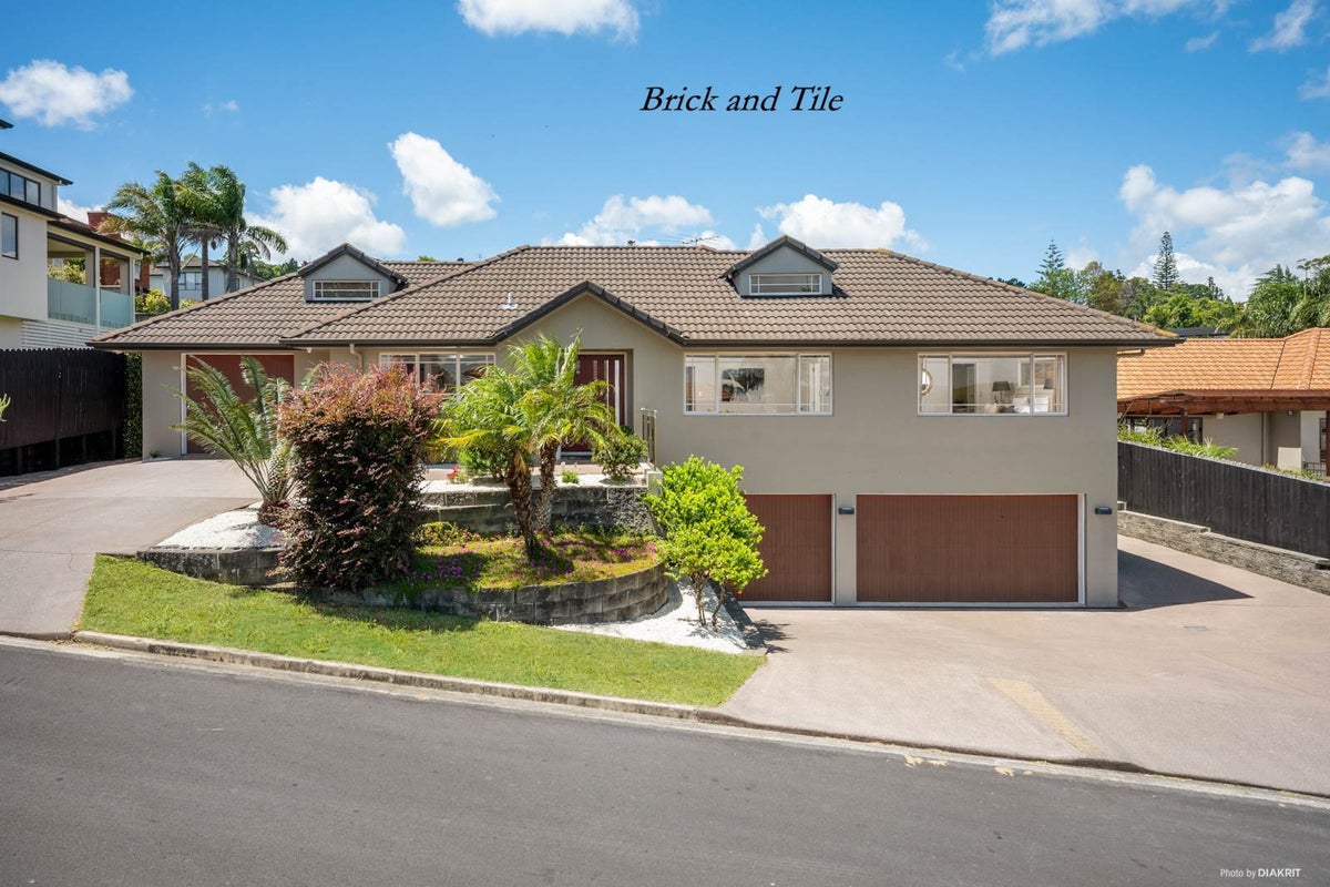 60 Brooke Ridge Rise, East Tamaki Heights, Auckland - Carousel 1