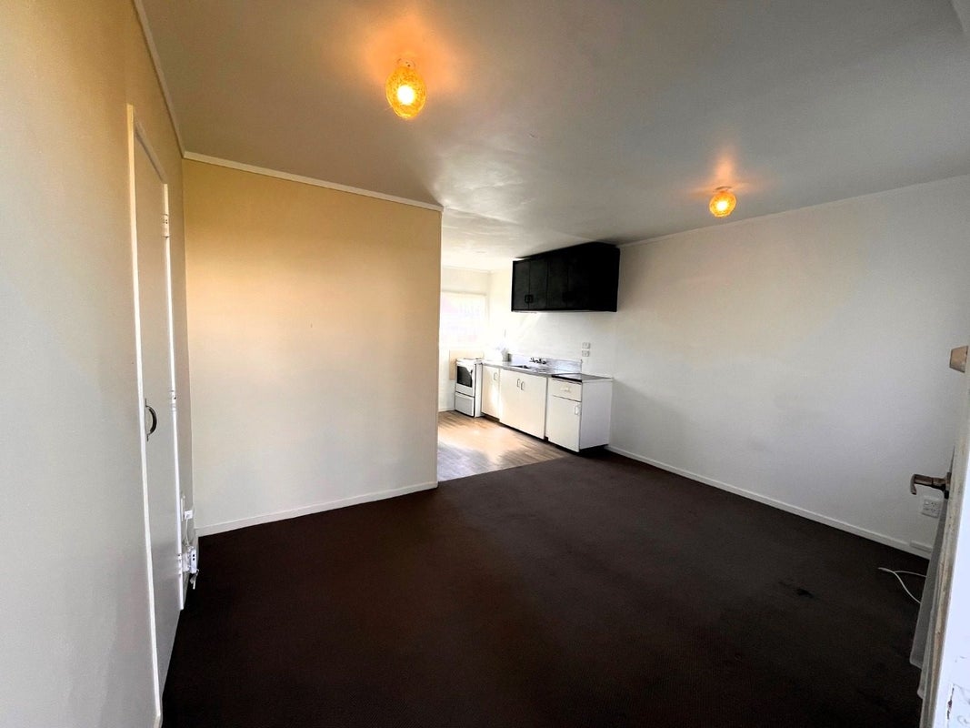 3/35 Driver Road, Mangere East, Auckland - Carousel 2