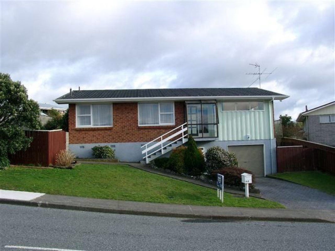 44 Churton Drive, Churton Park, Wellington - Carousel 1