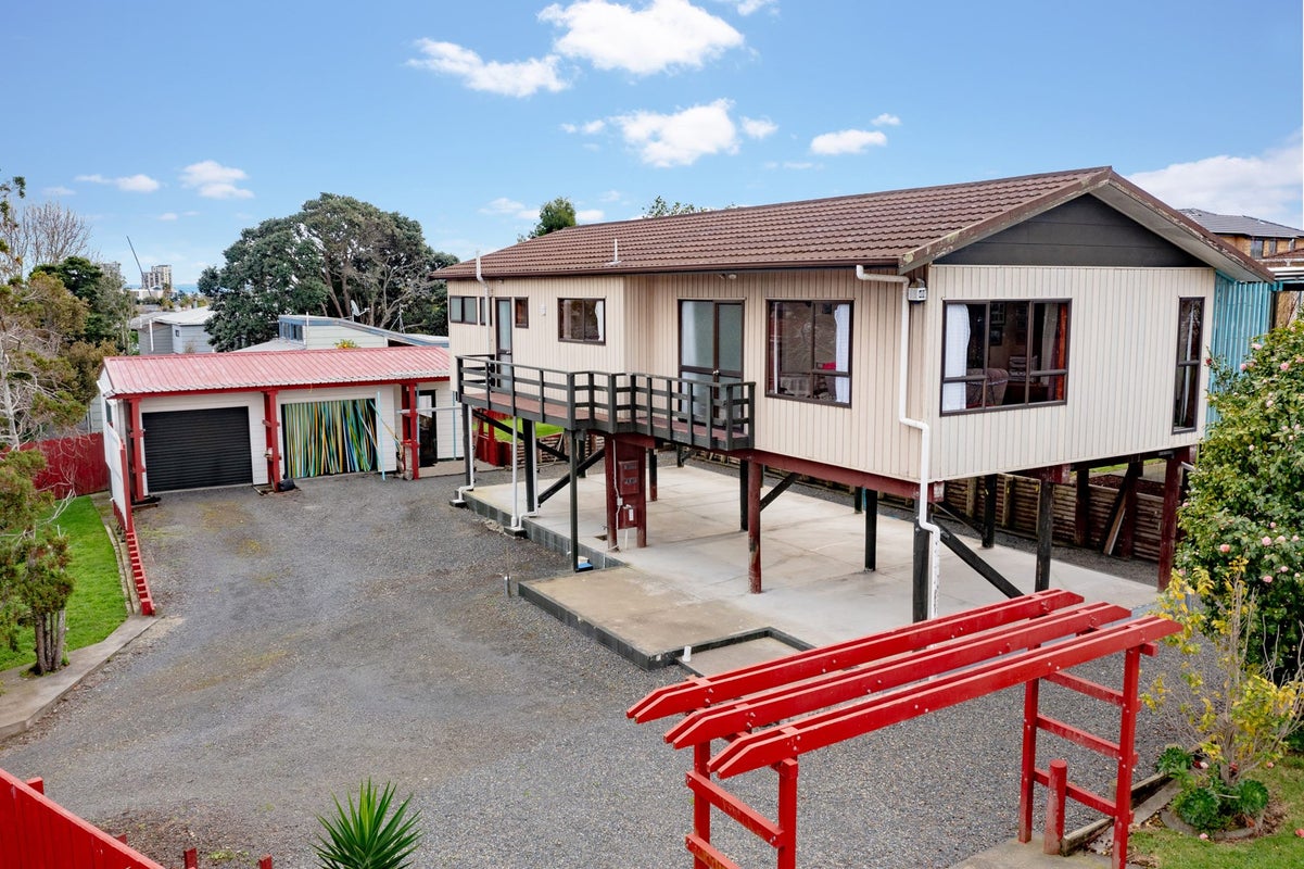 34 Charntay Avenue, Clover Park, Auckland - Carousel 1