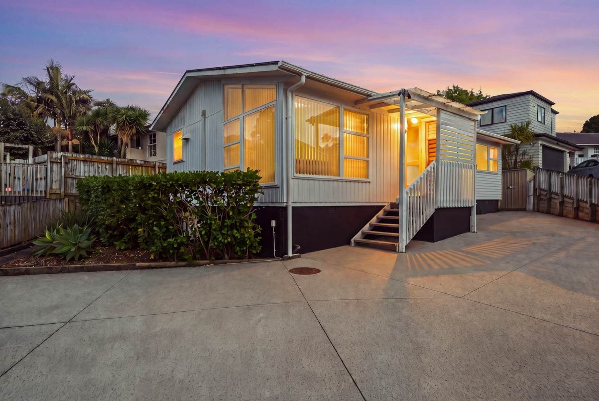 27b Keegan Drive, Massey, Waitakere City, Auckland - Carousel 2
