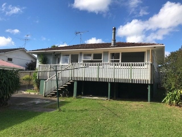 10 Barnfield Place, Glendene, Auckland - Carousel 1