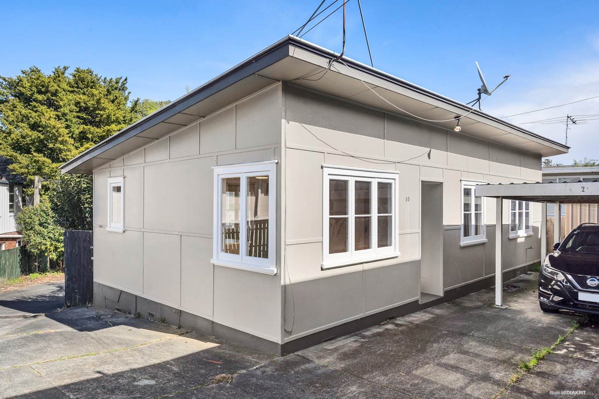 10/3 Picton Street, Howick, Auckland - Carousel 2