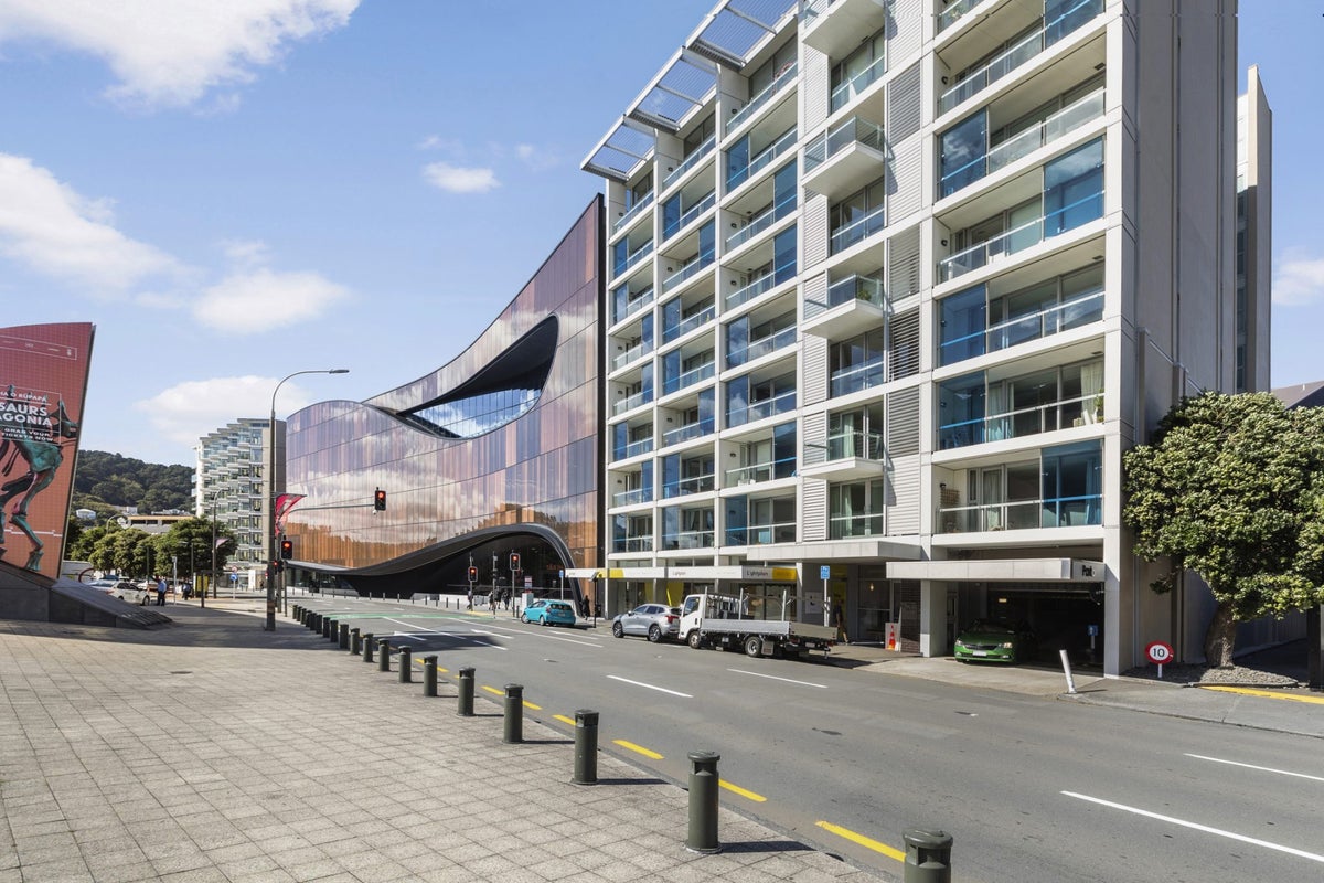 1A/42 Cable Street, Te Aro, Wellington - Carousel 2