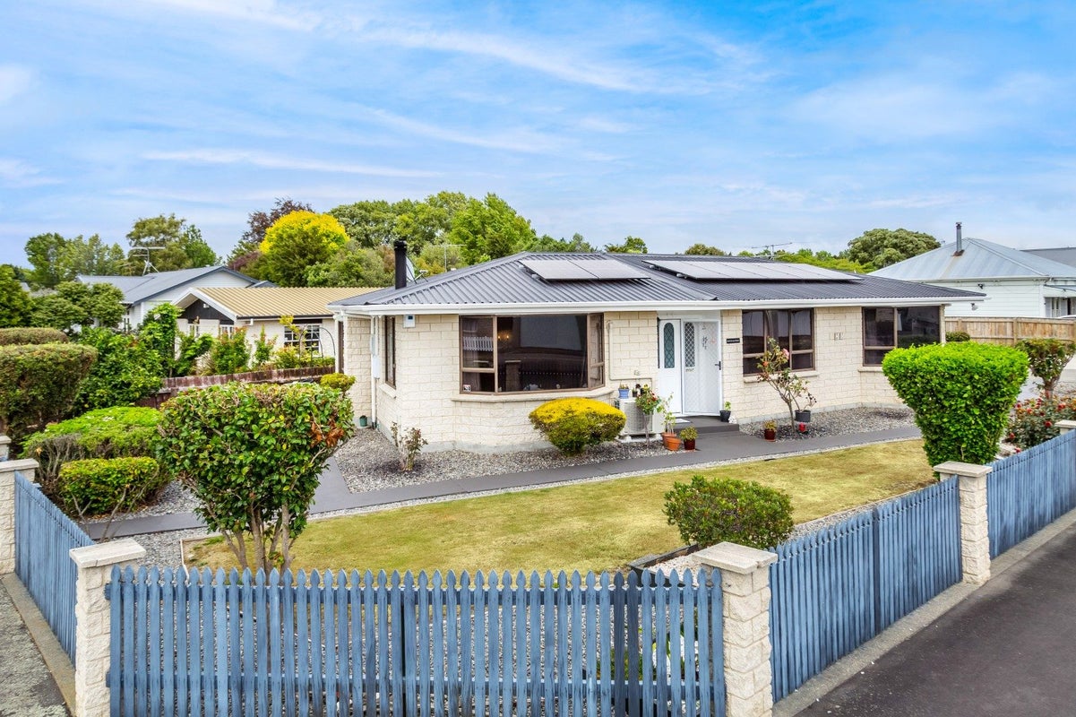 49 Cambridge Terrace, Masterton - Carousel 1