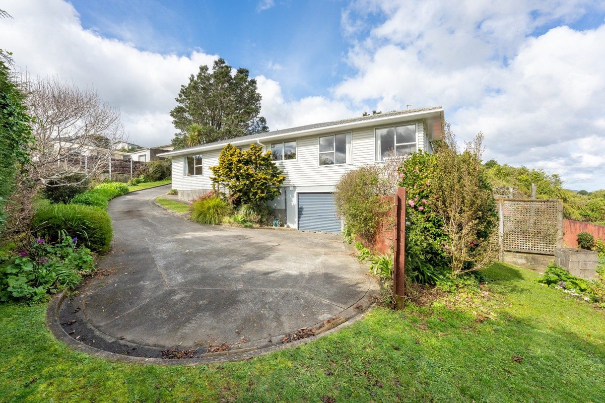 53 Waipounamu Drive, Kelson, Lower Hutt - Carousel 1