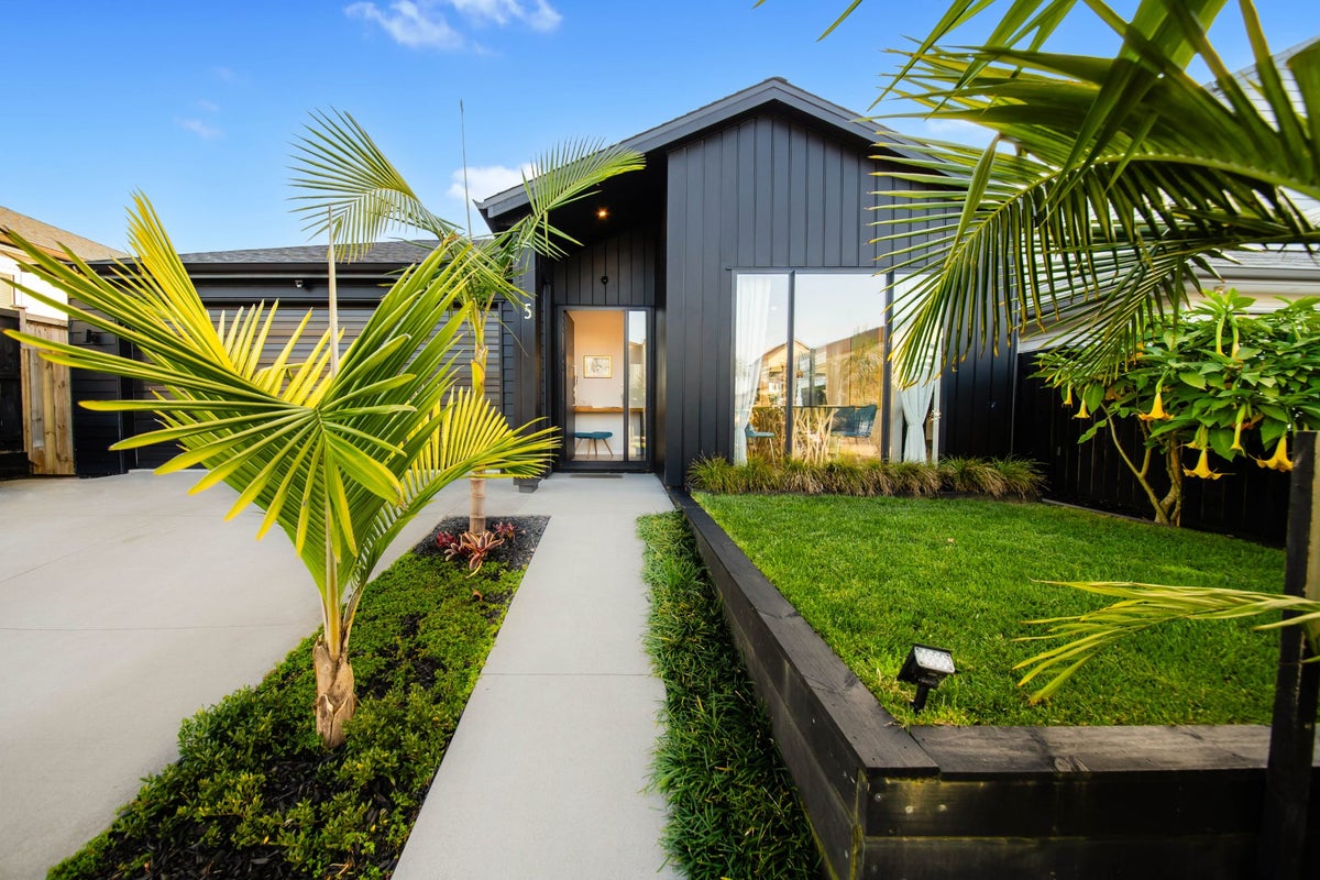5 Waipana Street, Hobsonville, Auckland - Carousel 1
