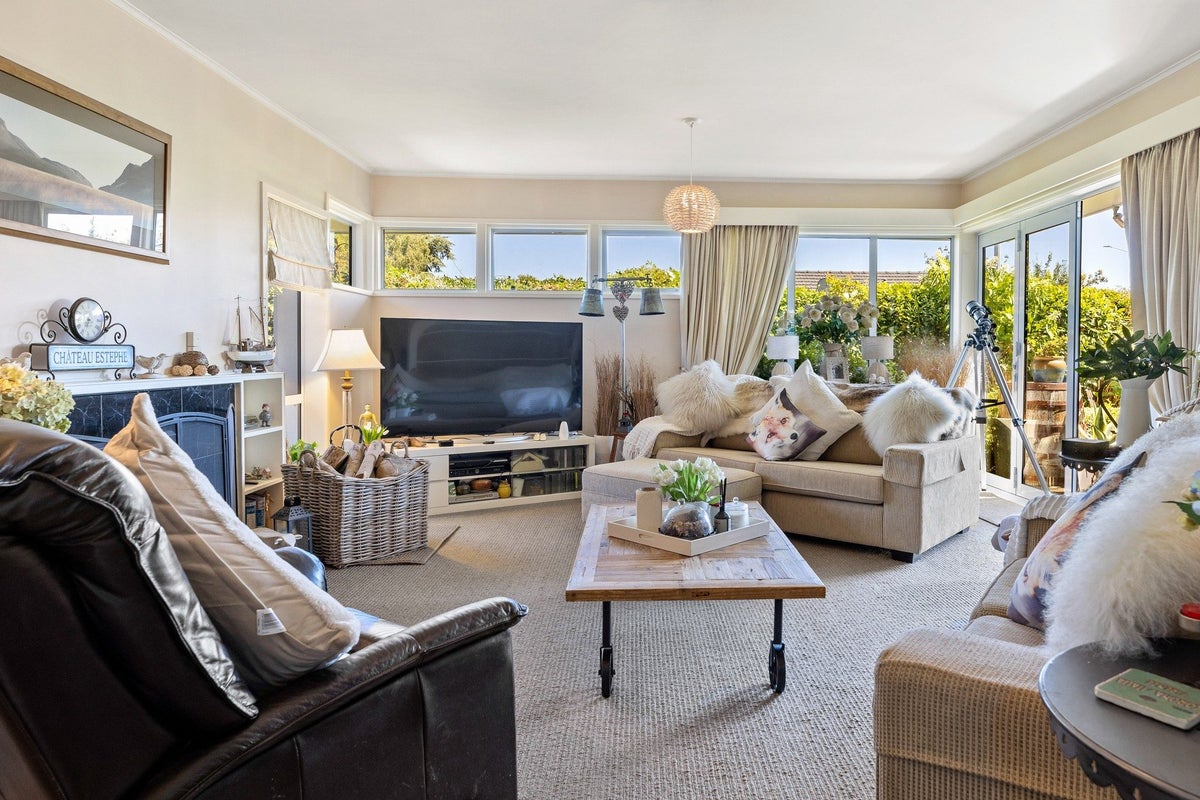 149 Memorial Avenue, Burnside, Christchurch - Carousel 2