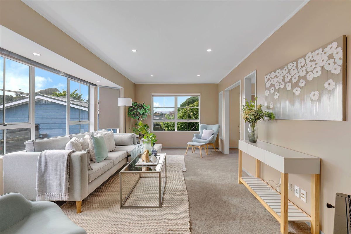 27 Hicks Close, Whitby, Porirua - Carousel 2