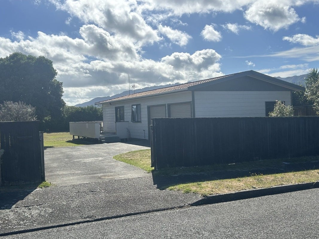 3 Hodgkins Road, Waikanae Beach, Waikanae - Carousel 17