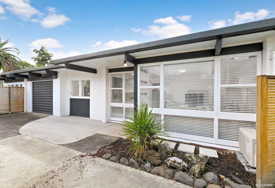 2/4 Quentin Avenue, Royal Oak, Auckland - Carousel 1