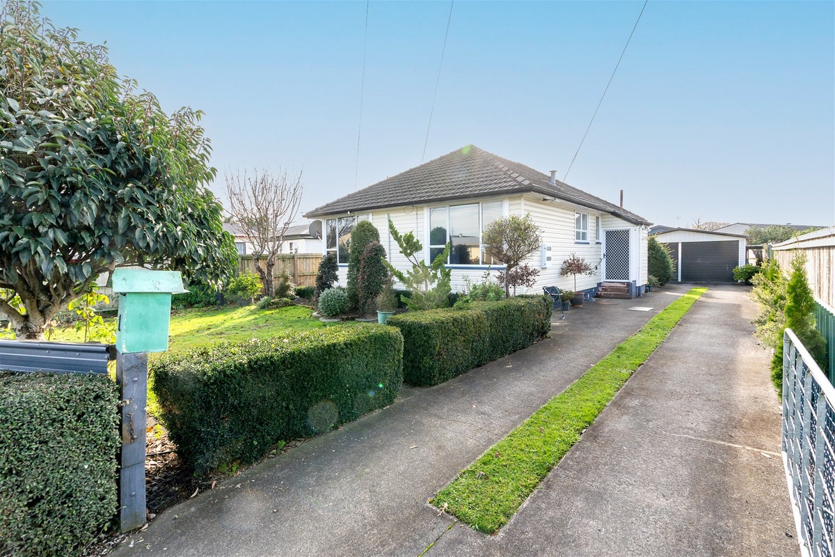 1 Hawk Street, Frankton, Hamilton - Carousel 16