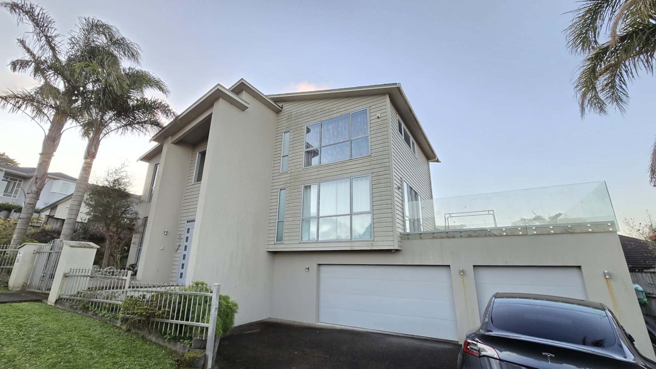 34 Leburn Crescent, Flat Bush, Auckland - Carousel 1