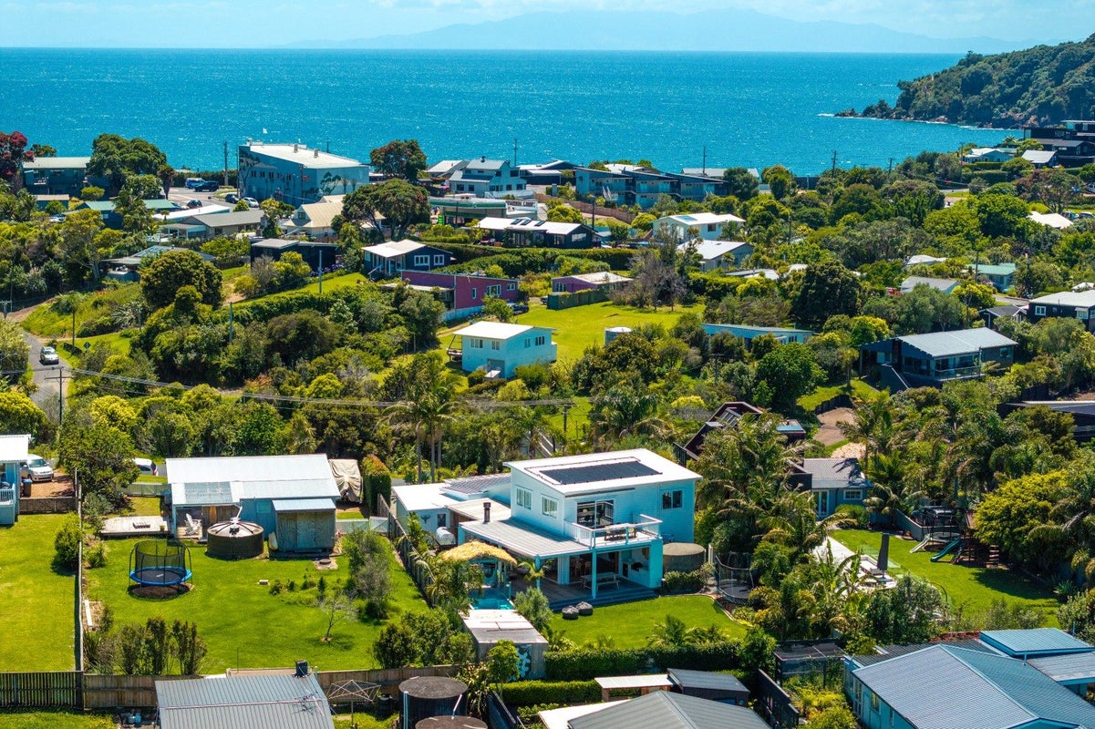 64 Mako Street, Oneroa, Waiheke Island - Carousel 2