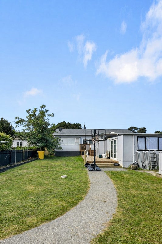 1/12 McInnes Road, Weymouth, Auckland - Carousel 21