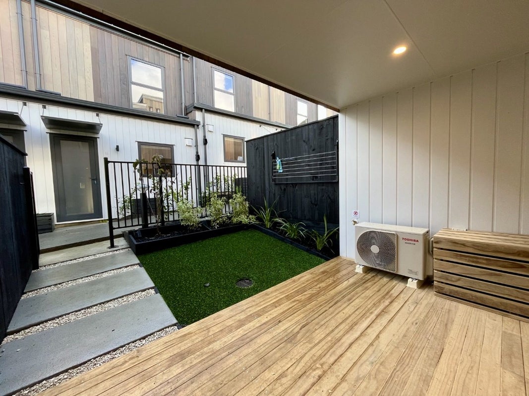 8/506 Glenfield Road, Bayview, Auckland - Carousel 9
