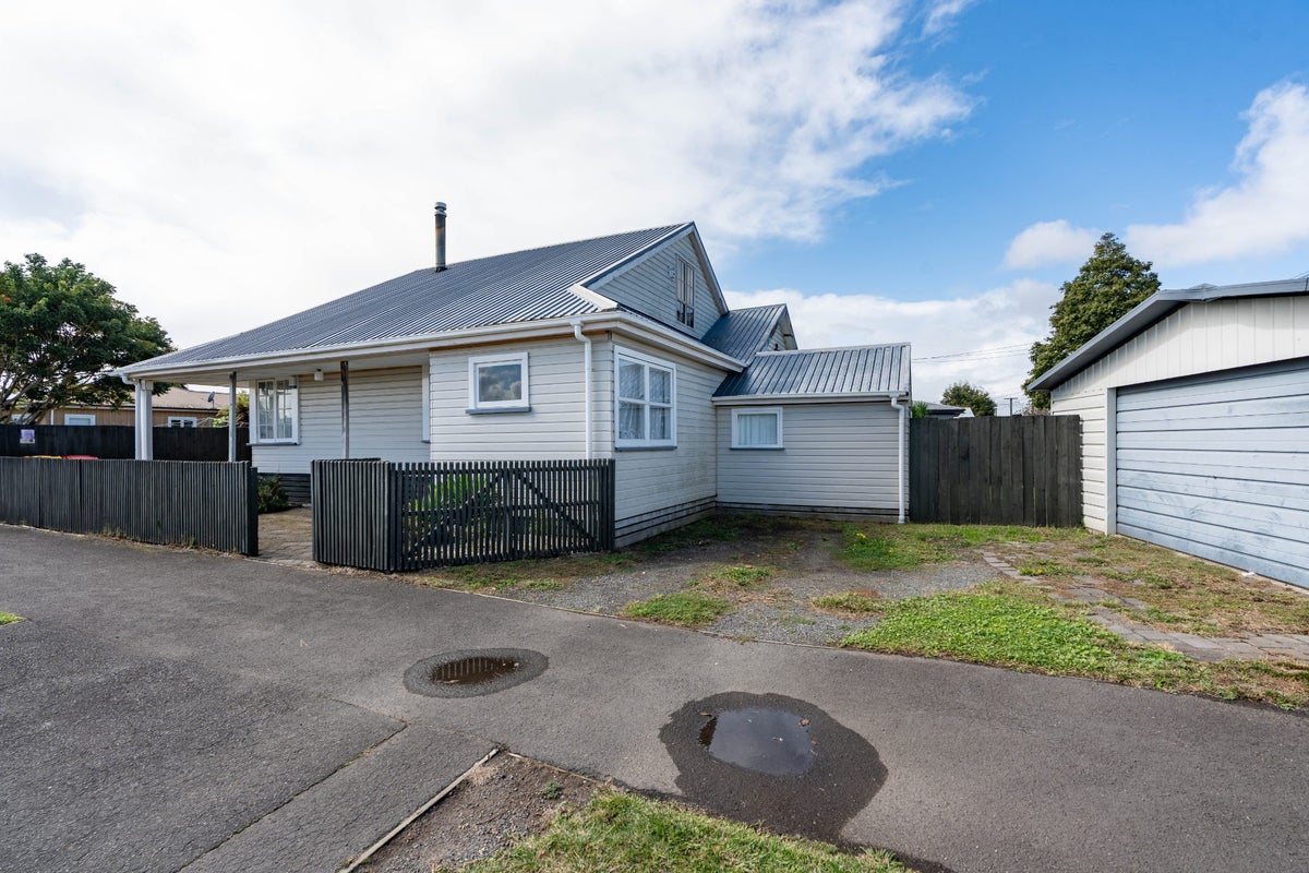 5 Irvine Street, Frankton, Hamilton - Carousel 1