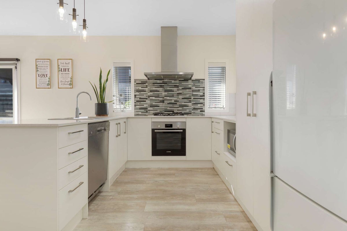 22 Medland Place, Chartwell, Hamilton - Carousel 2