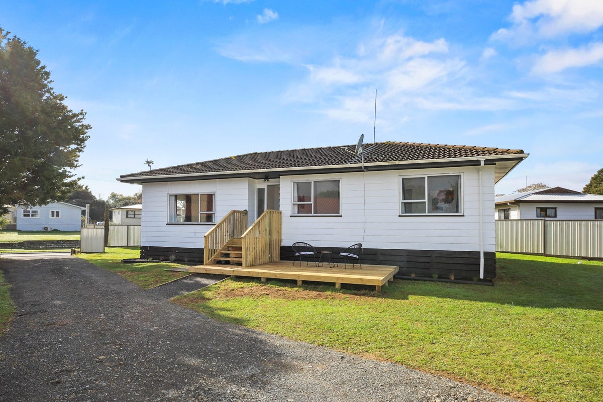 61 Whitmore Street, Kihikihi, Te Awamutu - Carousel 1