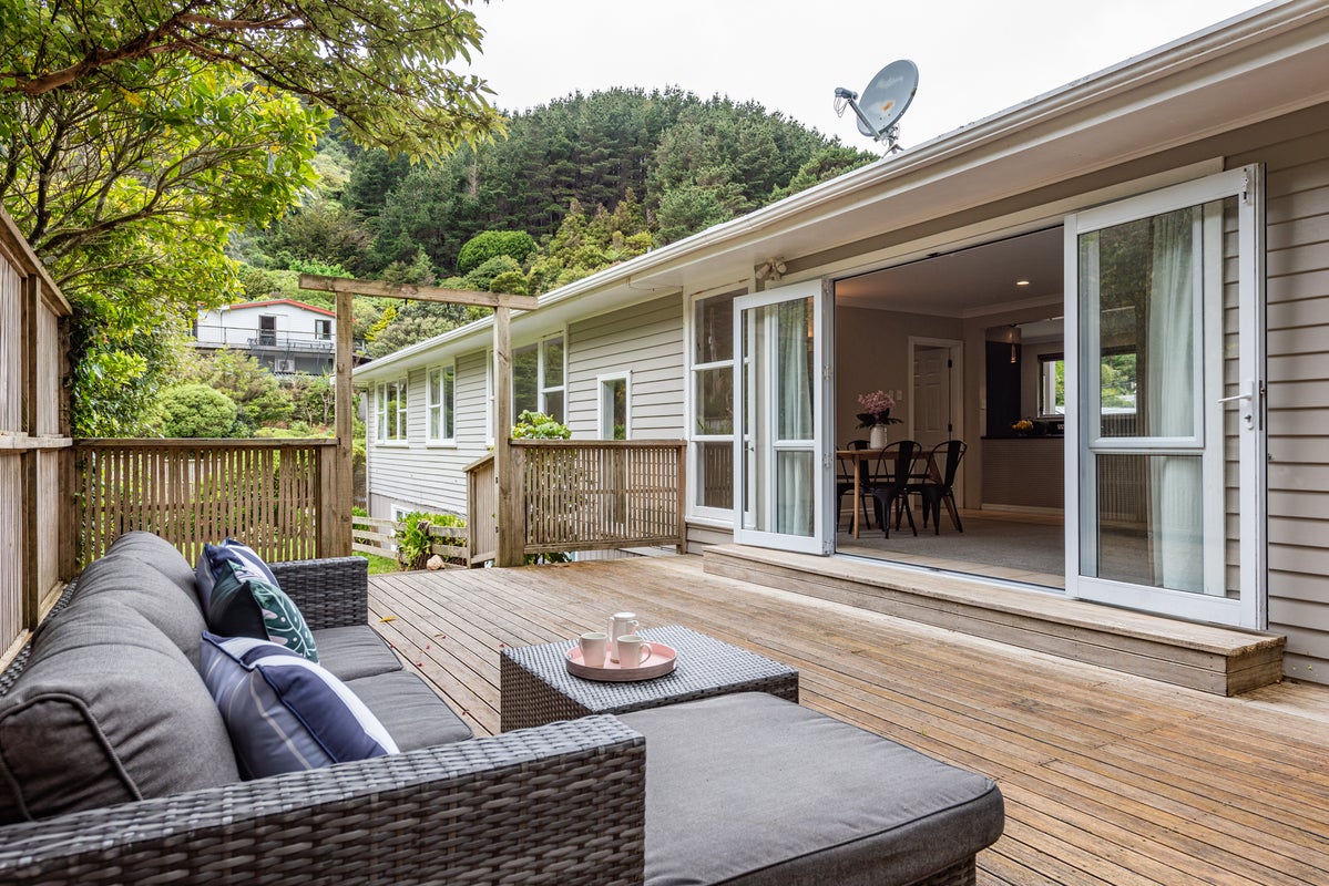 171 Parkvale Road, Karori, Wellington - Carousel 1