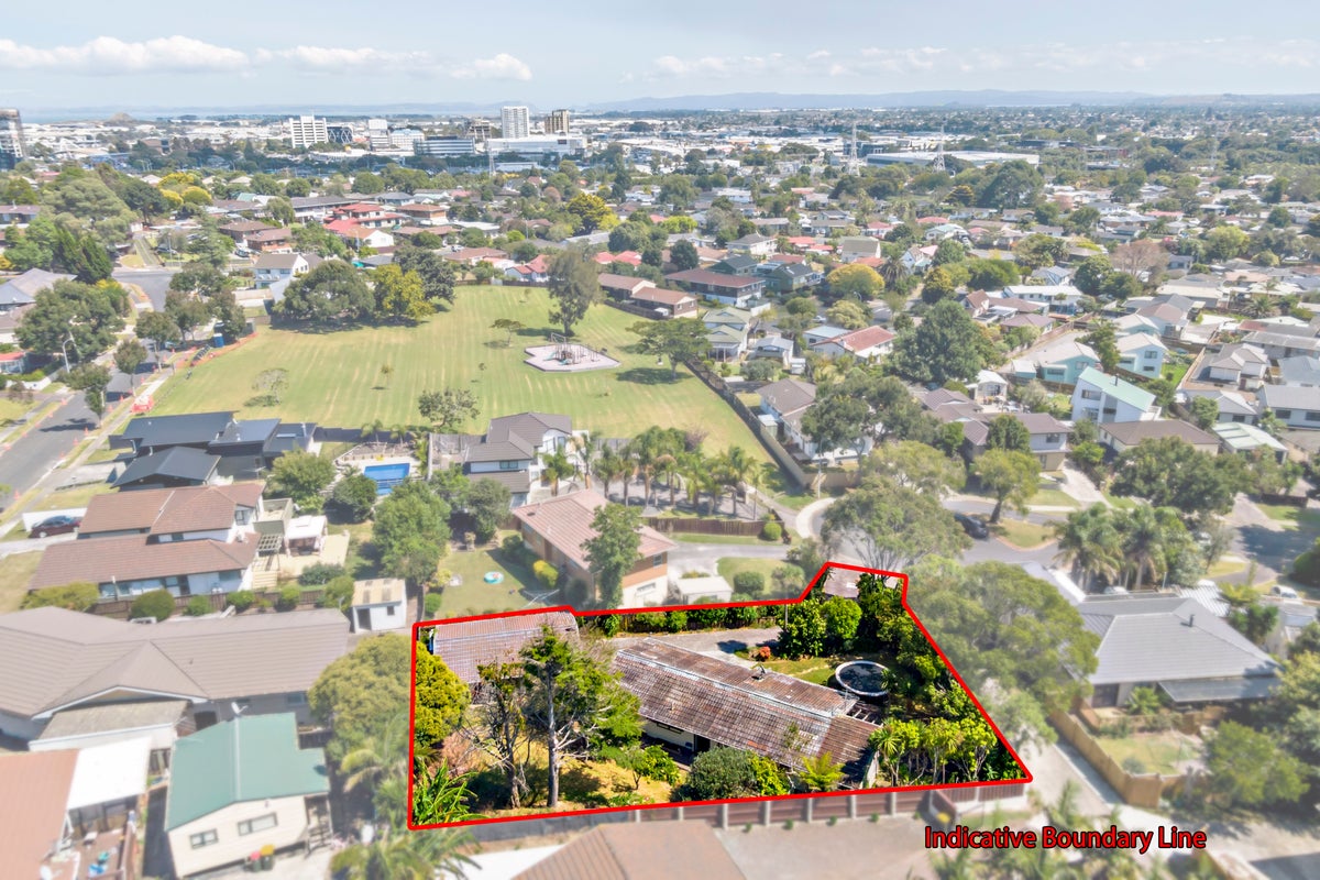 13 Eterna Place, Clover Park, Auckland - Carousel 1