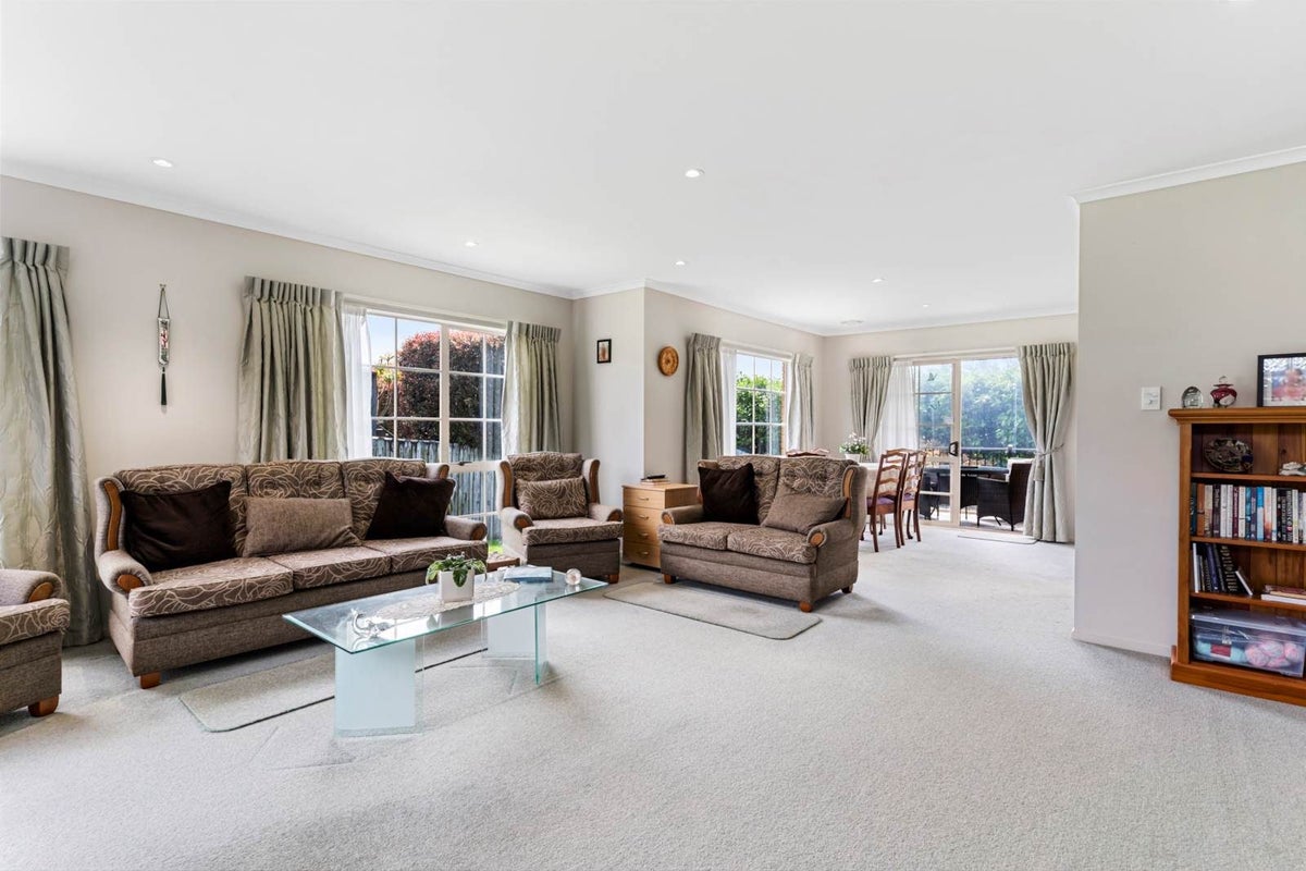 10 Amherst Place, Albany, North Shore City, Auckland - Carousel 2