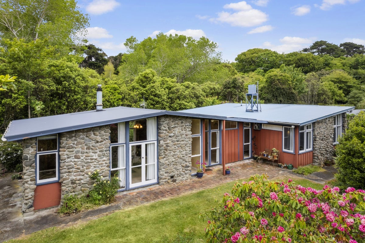 3 Rifle Range Road, Ohariu, Wellington - Carousel 1