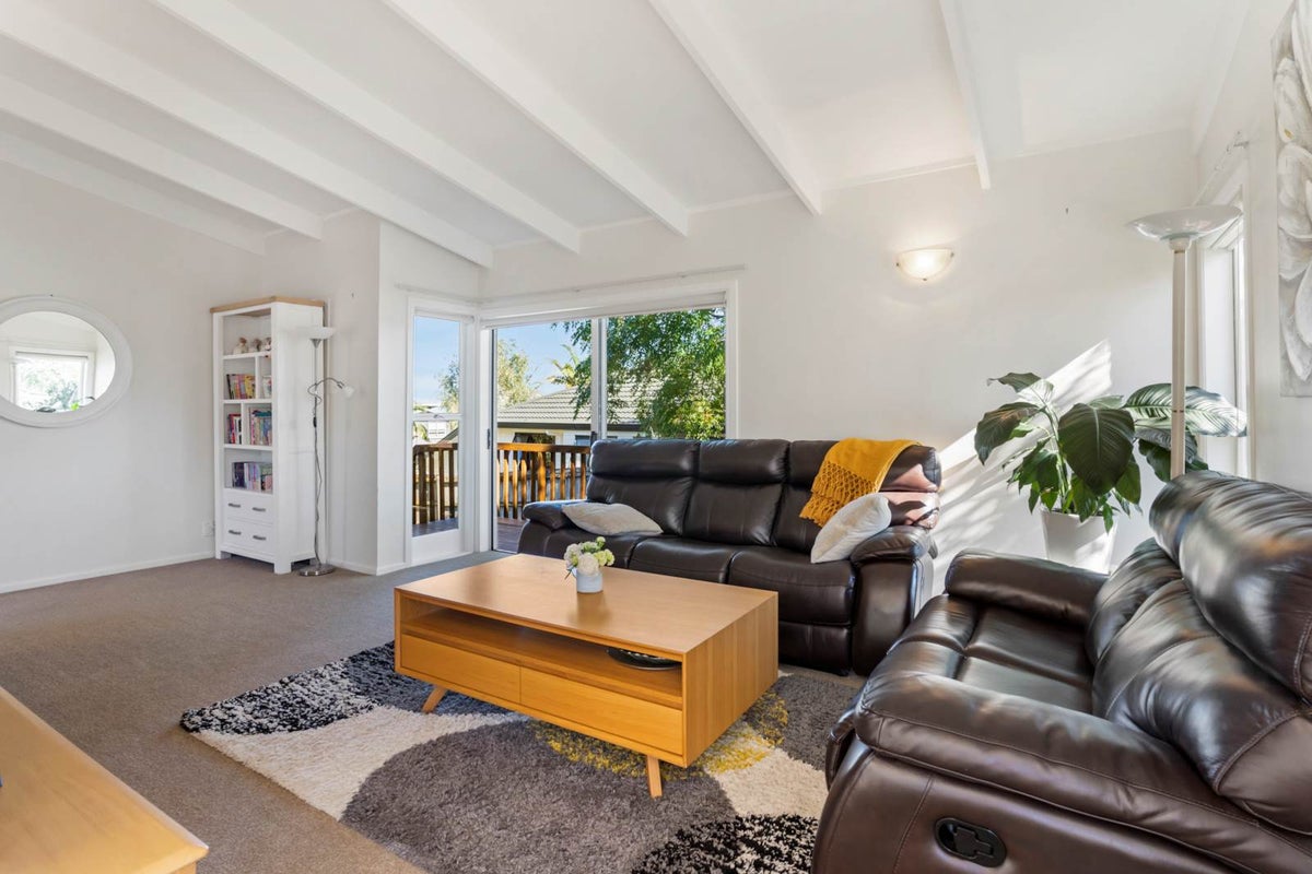 3 Rodney Street, Howick, Auckland - Carousel 2
