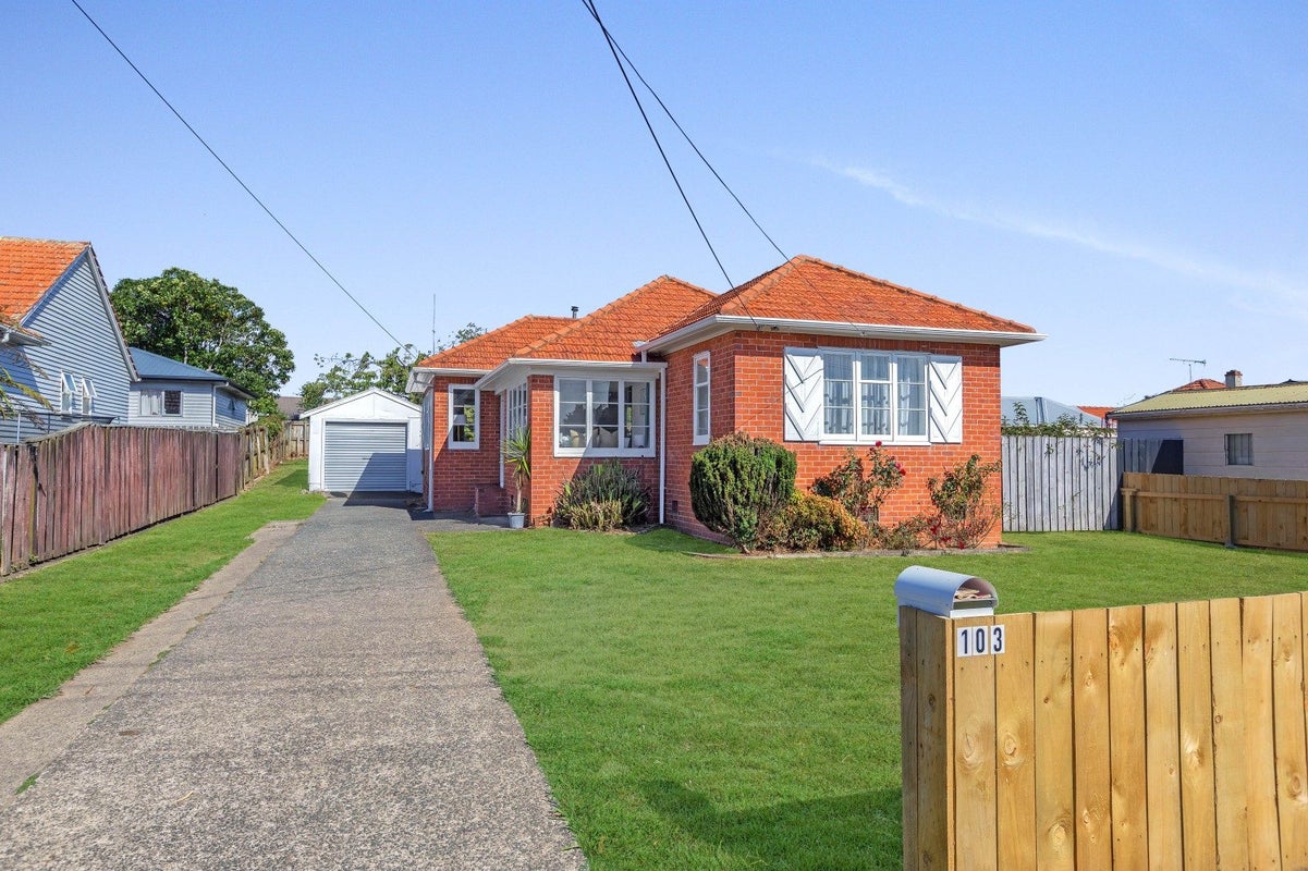 103 Forest Lake Road, Forest Lake, Hamilton - Carousel 1