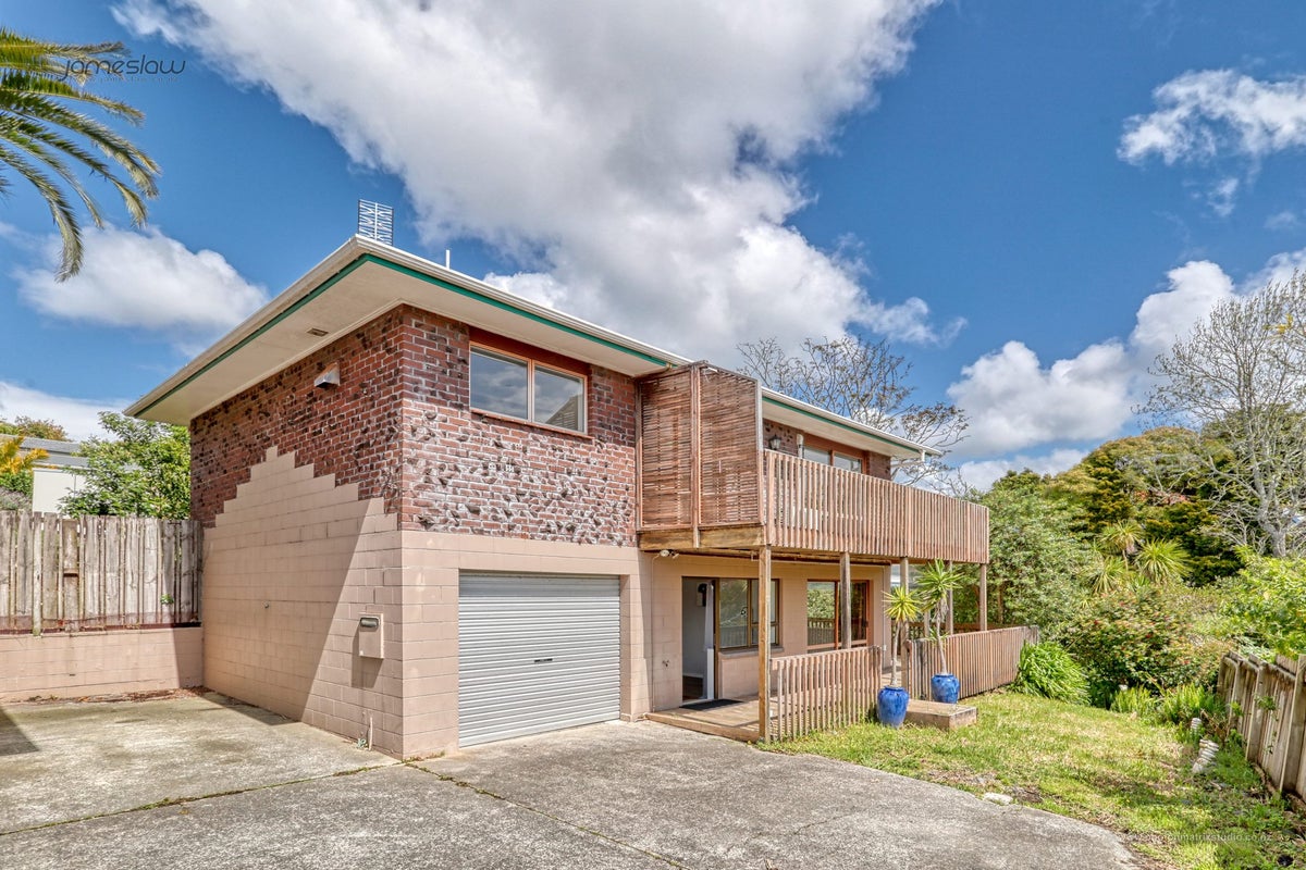 2/18 Tiri View Place, Waiake, Auckland - Carousel 1