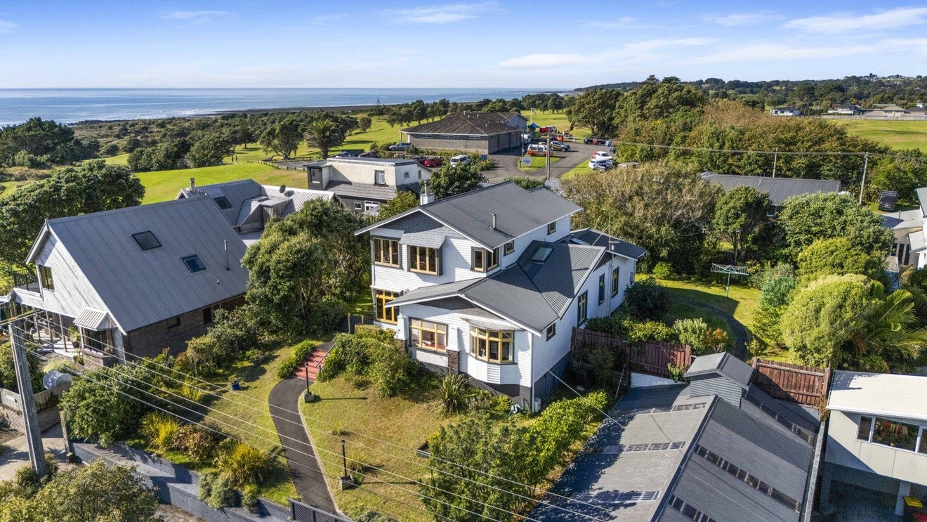 3 Newton Street, Fitzroy, New Plymouth - Carousel 1