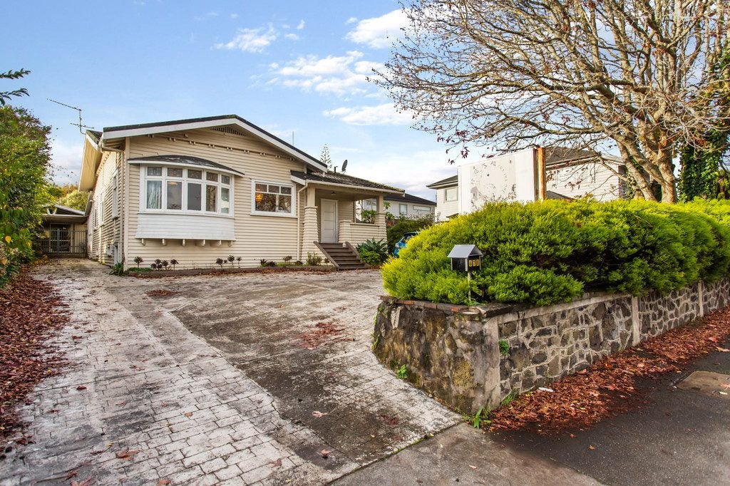 678 Mount Albert Road, Royal Oak, Auckland - Carousel 1