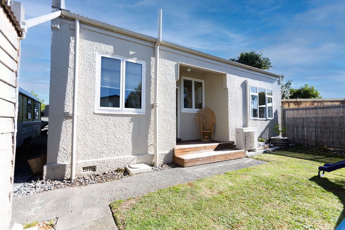 902 Queen Street East, Parkvale, Hastings - Carousel 11