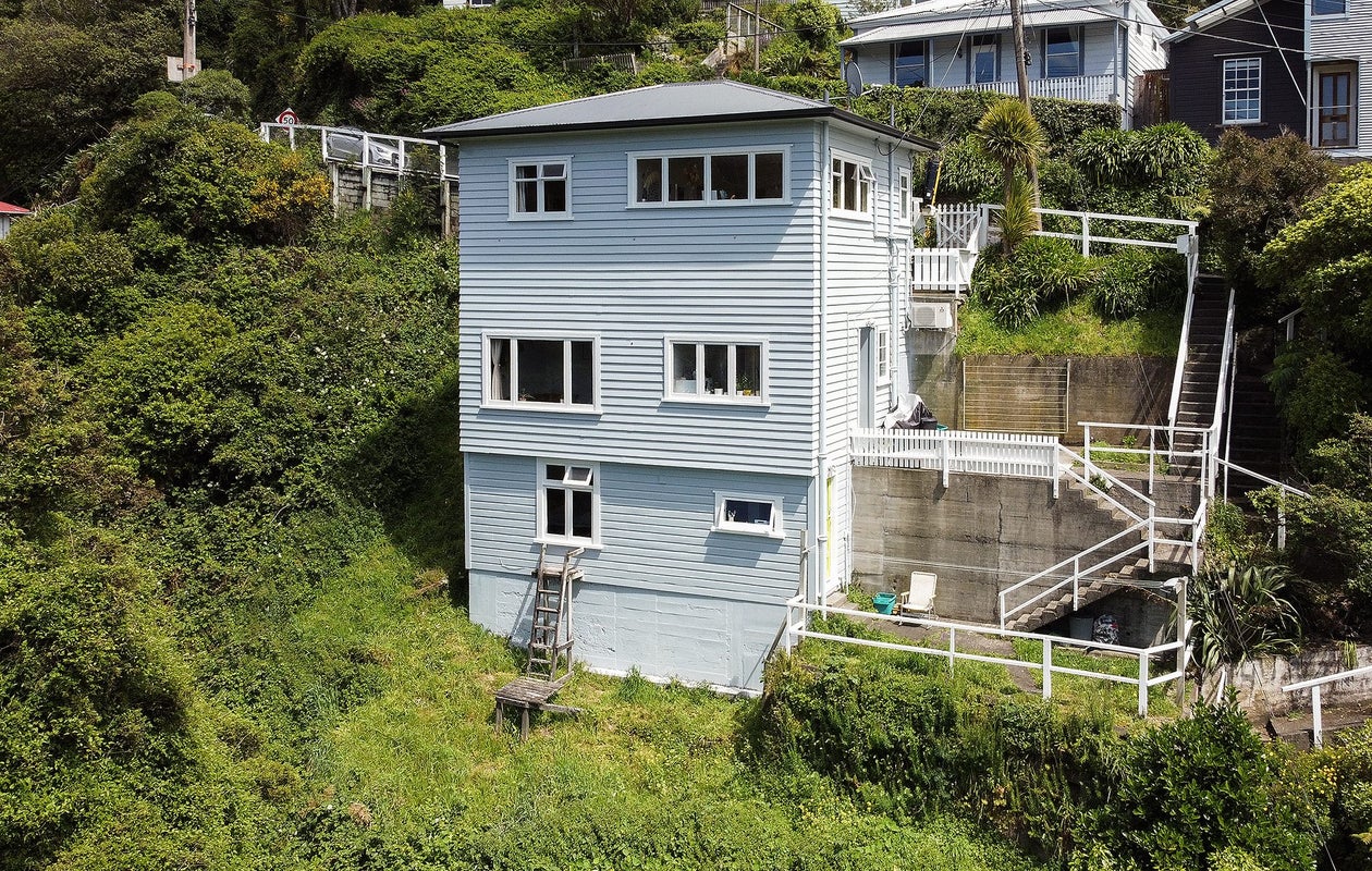 11 Mount Pleasant Road, Aro Valley, Wellington - Carousel 1