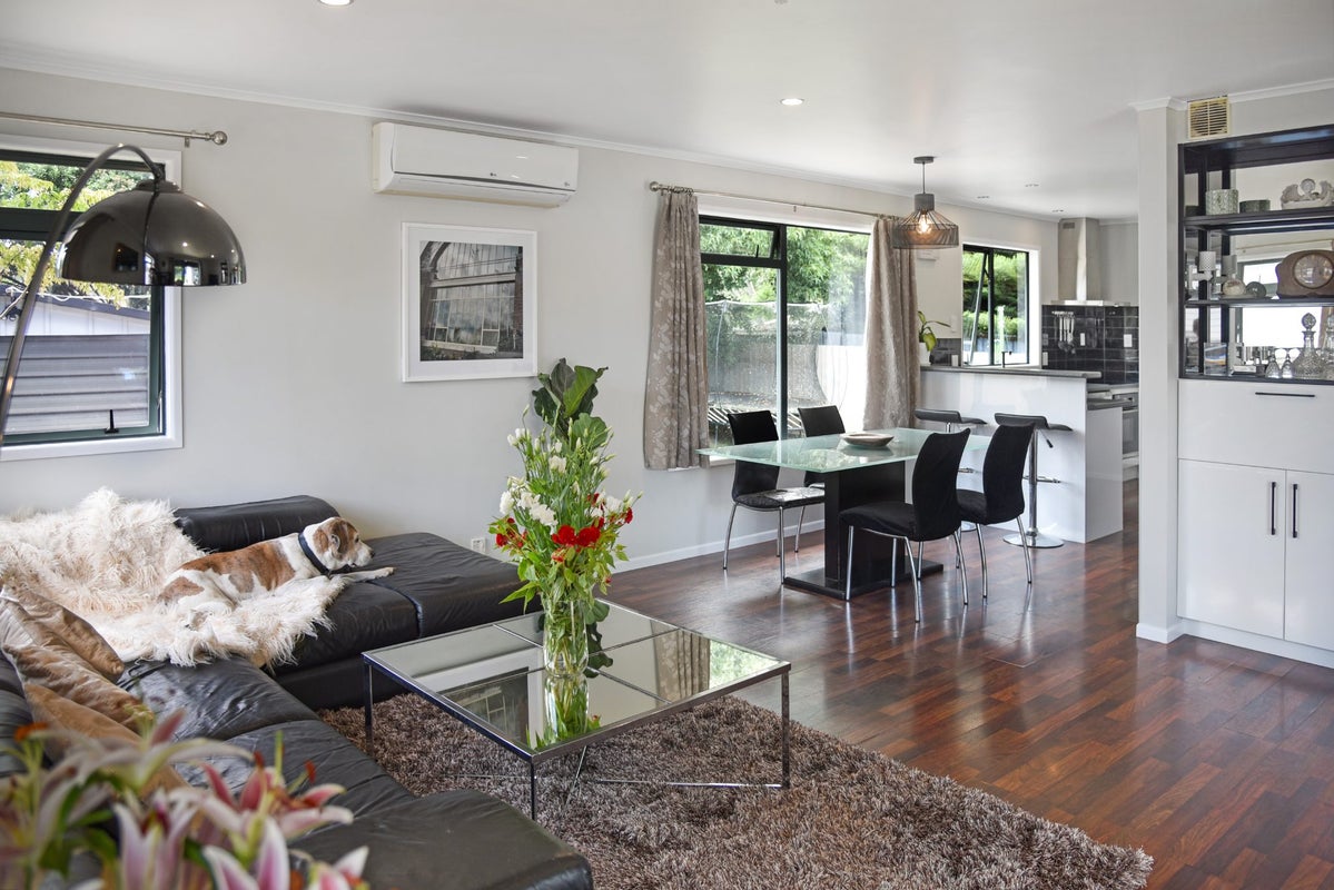 17 Ashcroft Avenue, Mangere Bridge, Auckland - Carousel 1