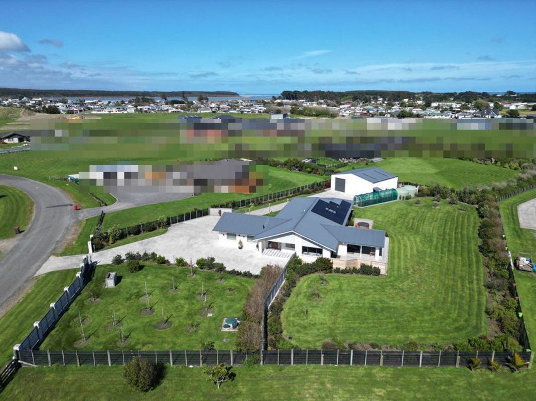 8 Carex Grove, Foxton Beach, Foxton - Carousel 1