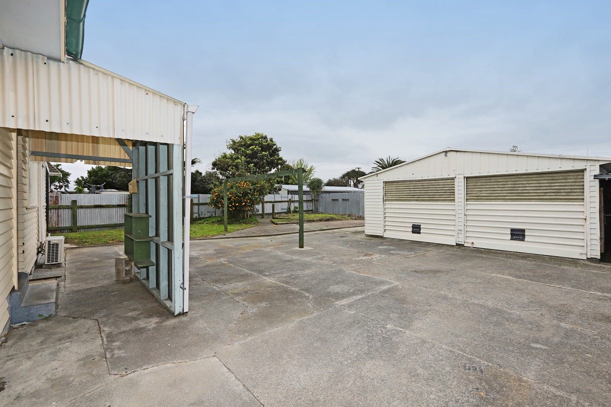 23 Mclaren Crescent, Onekawa, Napier - Carousel 13