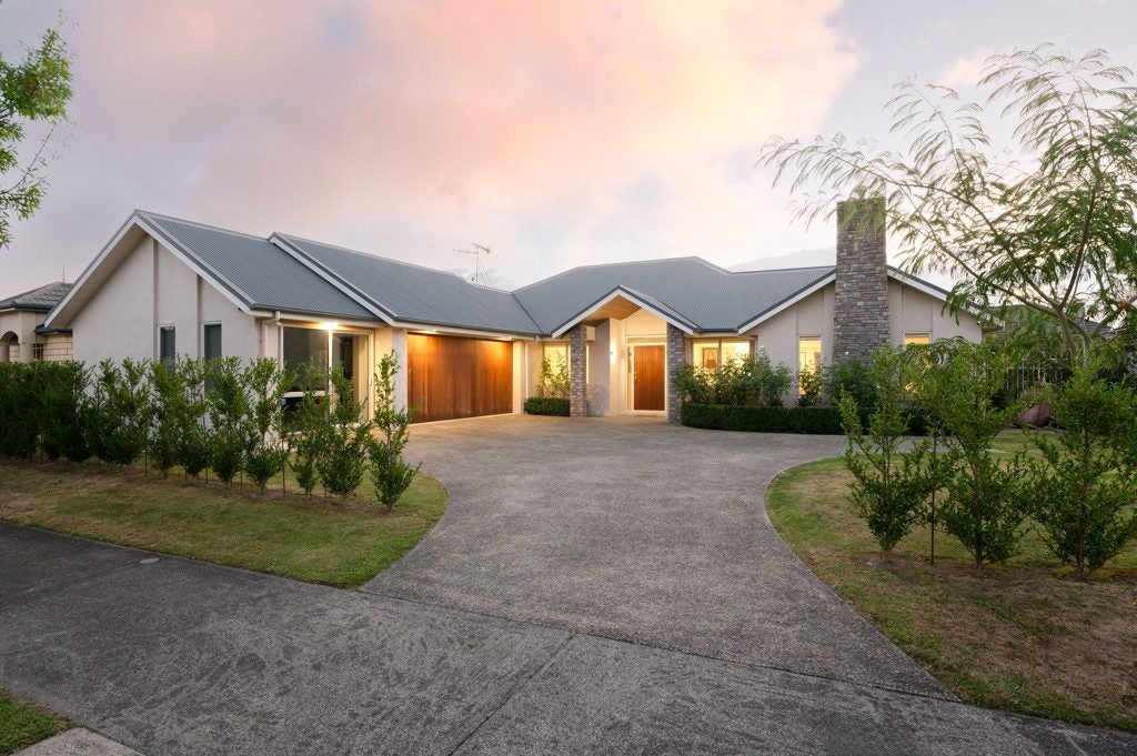 88 Huntington Drive, Huntington, Hamilton - Carousel 1