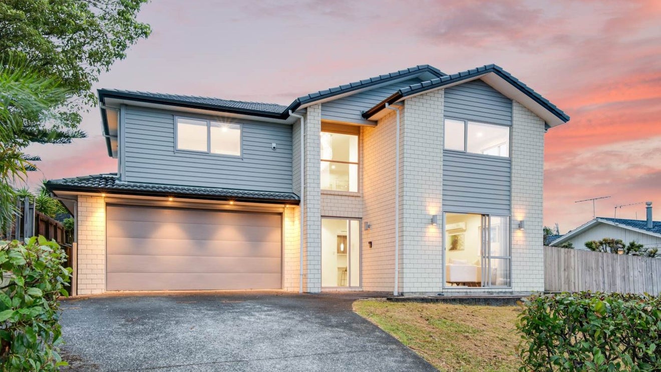31 Lyttelton Avenue, Forrest Hill, Auckland - Carousel 1