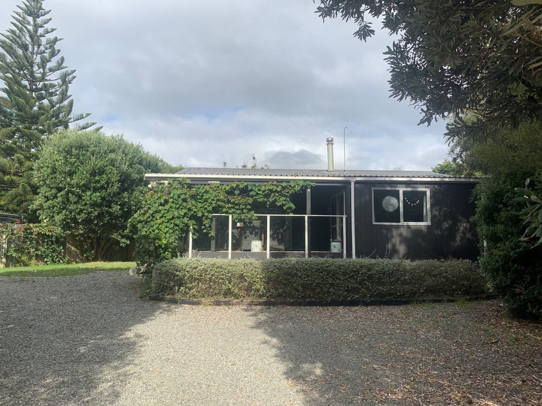 38 William Street, Waikanae Beach, Waikanae - Carousel 1