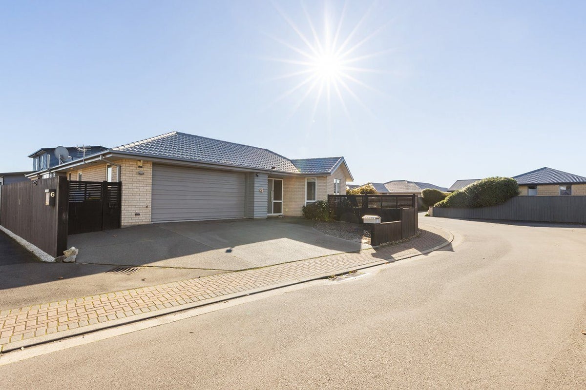 4 Kilkivan Lane, Broomfield, Christchurch - Carousel 1
