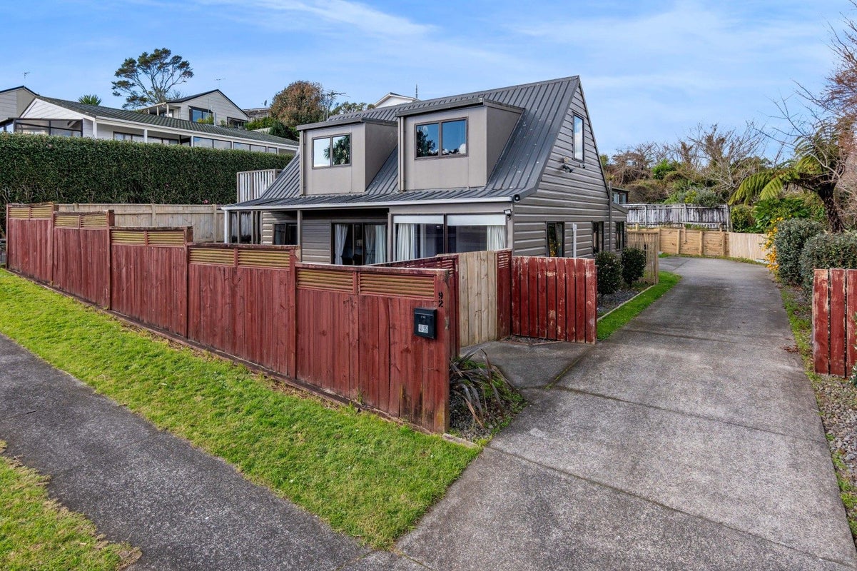 92 Heta Road, Highlands Park, New Plymouth - Carousel 1