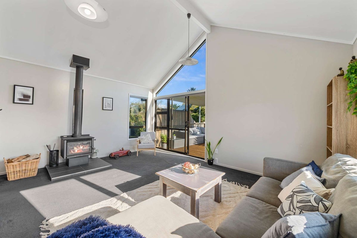 10 Chaucer Place, Owhata, Rotorua - Carousel 2