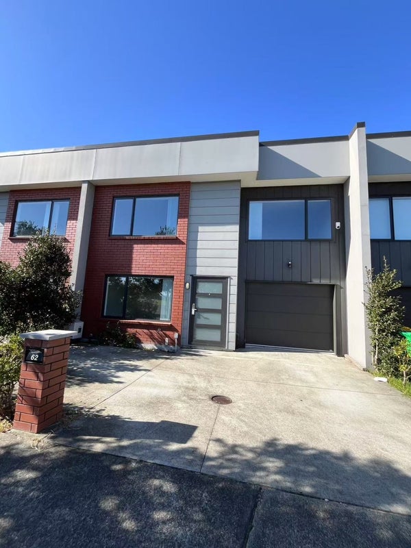 62 Bordeaux Parade, Te Atatu South, Auckland - Carousel 1
