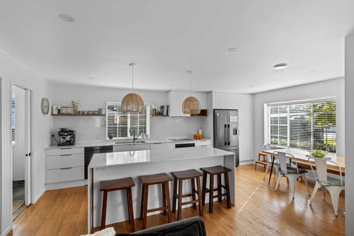 40 Walton Street, Red Beach, Whangaparaoa - Carousel 2