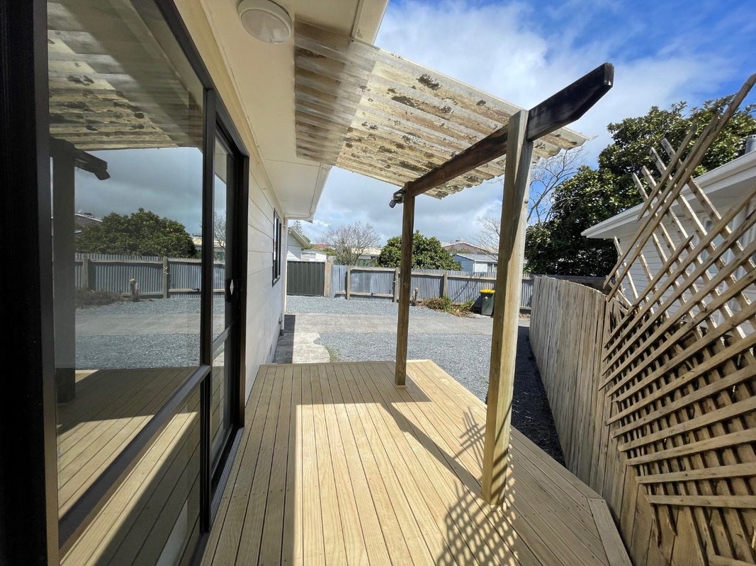 35 Tarata Crescent, Mangere Bridge, Auckland - Carousel 2