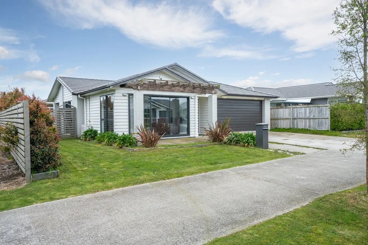 37 Gum Spear Road, Takanini, Auckland - Carousel 1