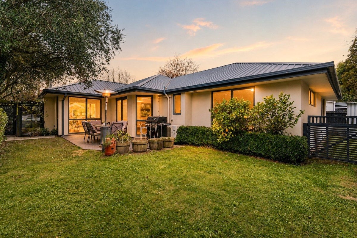 54 Oxley Avenue, St Albans, Christchurch - Carousel 1