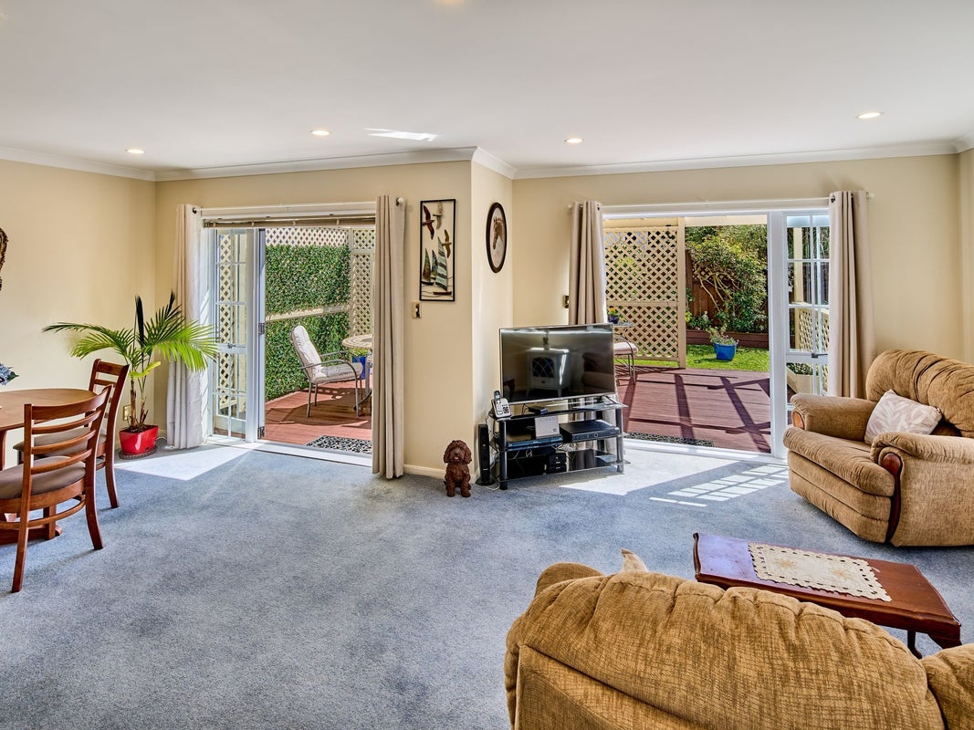 20A Redwood Avenue, Tawa, Wellington - Carousel 2