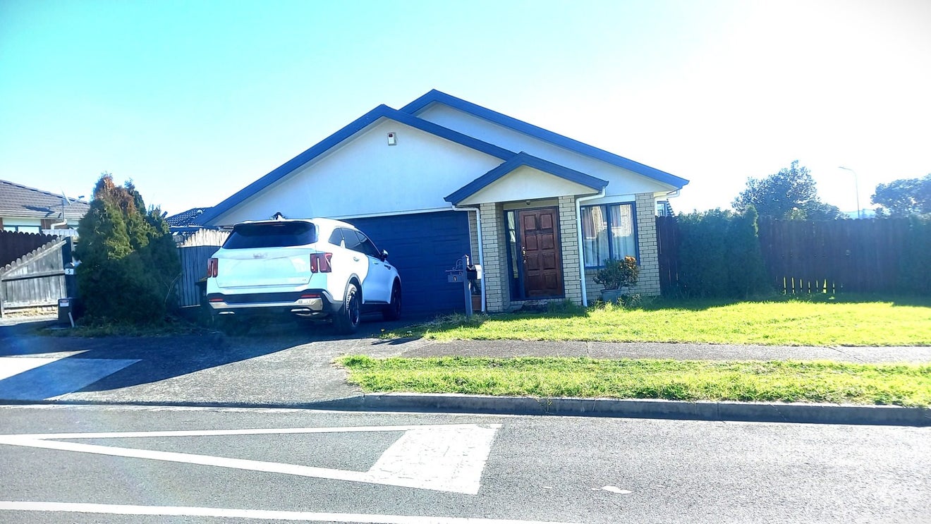 1 Genesis Place, Flat Bush, Auckland - Carousel 1
